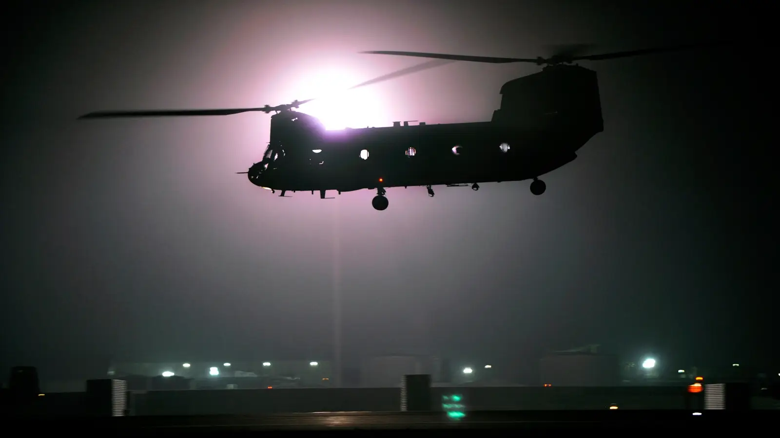 Explosions in Caracas deepen US–Venezuela standoff