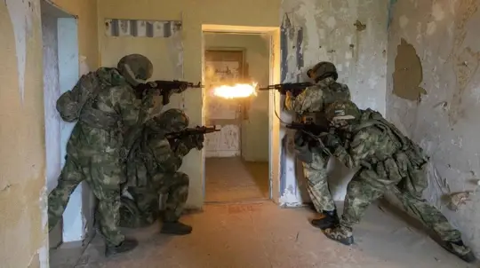 Russian Troops Storm Polish Mercenaries in Belitskoye