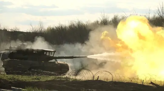 Russian T-90M Strikes Ukrainian Troops Near Kharkov