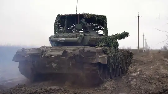 T-80BV Tanks Get ‘Yozh’ Drone Defense System