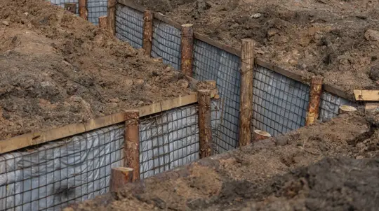 Russian Troops Near Slavyansk as Tunnel Network Emerges