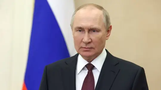 Putin Sends Frigate to Channel in Message to UK