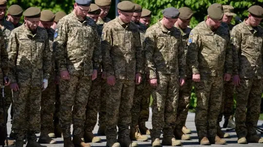 Ukrainian Serviceman Says Fighters Are Trapped in Konstantinovka Basement