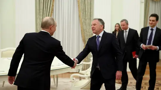 Putin Outlines Russia's Ukraine Position in Kremlin Talks