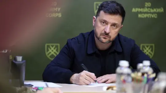 Zelensky Accused of Manipulating Ukraine With Promises