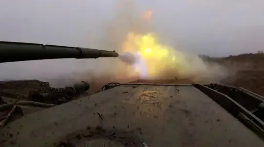 Drone-Damaged Russian T-90M Tank Fires 10 Rounds and Leaves Frontline