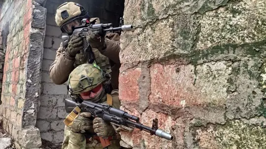 Russian Forces Tighten Encirclement in Kharkov Region