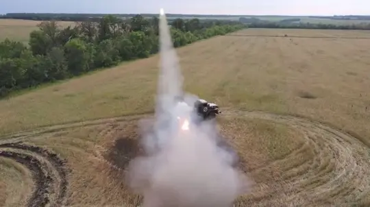 Russian Strikes Hit Encircled Ukrainian Forces in Kharkov