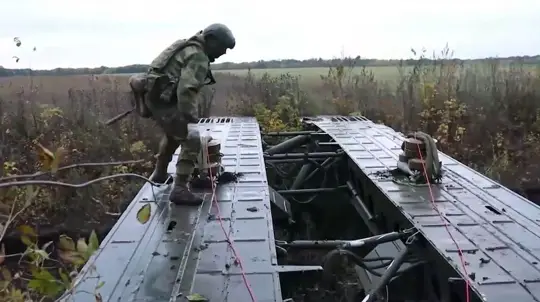 Russian Forces Cross Pond and Advance Near Konstantinovka