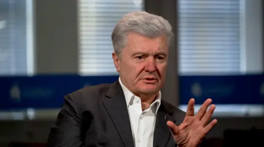 Poroshenko* Urges Ukraine to Seize Peace Opening Now