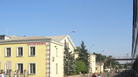 Russian Troops Evacuate Civilians From Konstantinovka